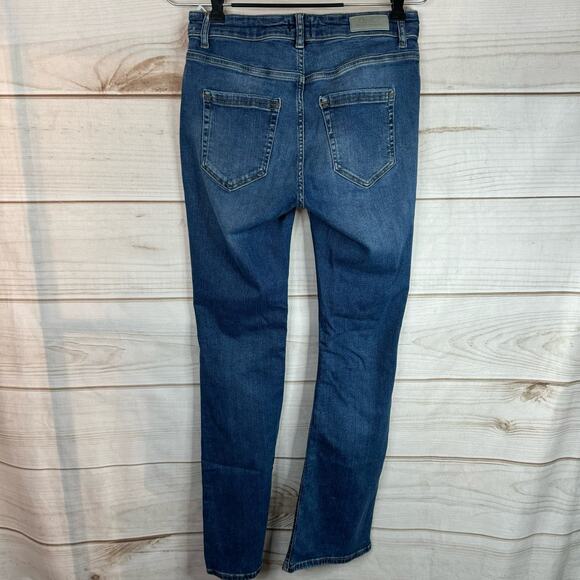 ONLY Blue Denim Medium Wash Blush Mid Waist Sweet Flared Jeans Size Large 30" - Picture 4 of 9